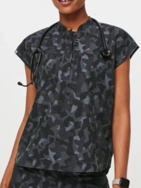 Figs Black & Charcoal Geo-Print Short Sleeve Scrub Top